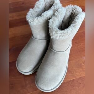 Tan Ugg boots size 5